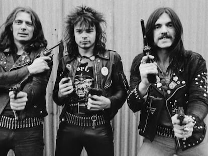 La formación clásica de Motörhead posa en Londres en 1978. Desde la izquierda, el guitarrista 'Fast' Eddie Clarke, el batería Phil 'Animal' Taylor y el bajista y cantante Lemmy Kilmister. En tres años (de 2015 a 2018) fallecieron los tres. En vídeo, tráiler del documental 'Lemmy'. Foto: Getty