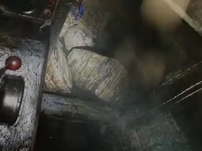 Interior del semisumergible apresado frente a las costas gallegas. En vídeo, imágenes del narcosubmarino por dentro.