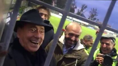 Berlusconi: “Os dejo que me tengo que ir de putas”