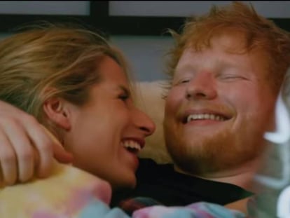 Ed Sheeran y su esposa, Cherry Seaborn, en una imagen del videoclip que han grabado juntos.
