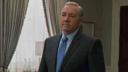 Kevin Spacey como Frank Underwood en 'House of cards', la última serie en la que ha trabajado y de la que fue expulsado tras ser acusado de abuso sexual. En vídeo, la felicitación del actor.