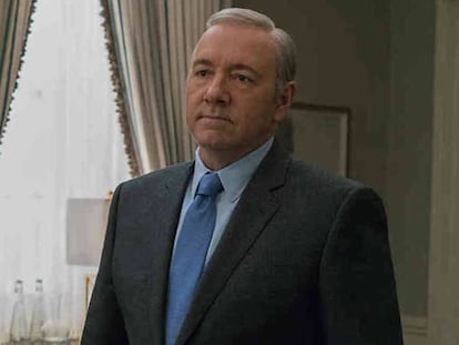 Kevin Spacey como Frank Underwood en 'House of cards', la última serie en la que ha trabajado y de la que fue expulsado tras ser acusado de abuso sexual. En vídeo, la felicitación del actor.