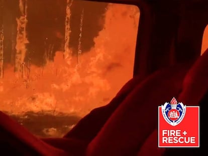 En vídeo, las imágenes tomadas desde el interior del camión de bomberos.