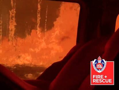 En vídeo, las imágenes tomadas desde el interior del camión de bomberos.