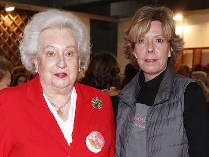 Pilar de Borbón, en 2018, junto a su hija Simoneta en El Rastrillo (Madrid). En vídeo, repaso a la vida de la Infanta. GTRESONLINE/EPV