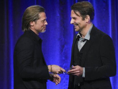 Brad Pitt y Bradley Cooper, en Nueva York (EE UU), este miércoles. En vídeo, Pitt agradece a Cooper su ayuda para estar sobrio.