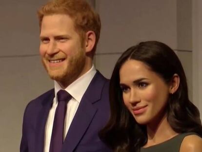 En vídeo, imágenes del museo de cera Madame Tussauds después de que las figuras del príncipe Enrique y Meghan Markle fueran apartadas del resto de la familia real.