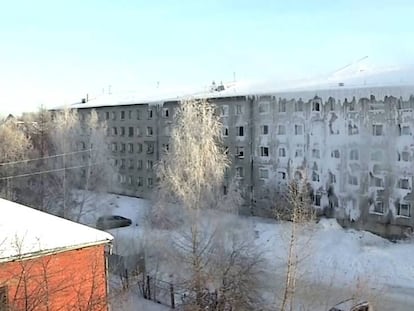 En vídeo, imágenes del edificio residencial de Irkutsk y declaraciones de una de las vecinas.