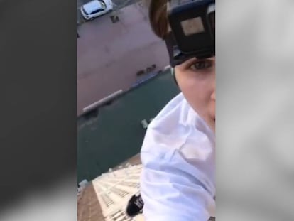 En vídeo, imágenes del turista británico escalando un edificio en Benidorm.