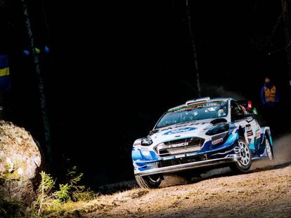 El vehículo de rally Ford Fiesta WRC que pilotaban Teemu Suninen y Jarmo Lehtinen. En vídeo, el accidente.