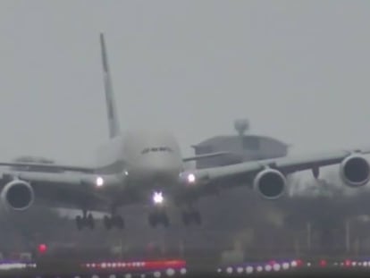 En vídeo, el complicado aterrizaje del Airbus 308 de Etihad Airways.