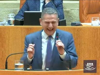 Celso González, consejero de Hacienda, en el pleno del Parlamento de La Rioja.