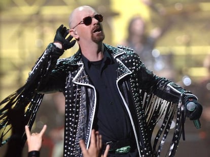 Rob Halford, líder de Judas Priest, durante un concierto en 2006 organizado por la cadena musical VH1. En vídeo, la banda interpreta 'Breaking the law' en esa actuación.