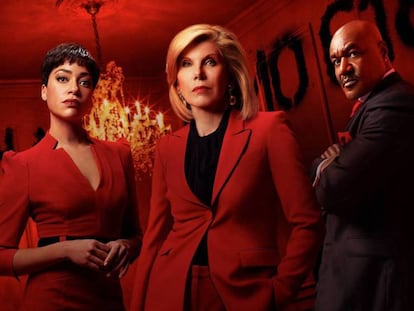 Christine Baransky (Diane Lockhart, en la serie), escoltada por Cush Jumbo (Lucca Quinn) y Delroy Lindo (Adrian Boseman). En vídeo, tráiler de la cuarta temporada de 'The Good Fight'.