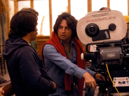 Michael Cimino durante el rodaje de 'La puerta del cielo' (1980). En vídeo, el tráiler de la película.