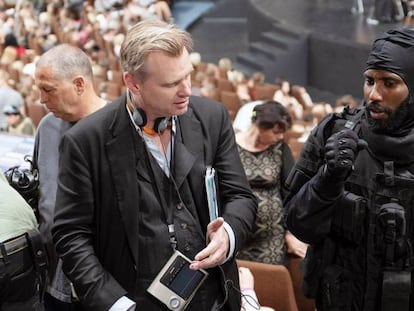 Christopher Nolan con el actor John David Washington en el rodaje de 'Tenet'. En vídeo, tráiler de la película.