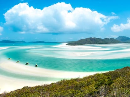 La playa de Whitehaven, en la isla principal del archipiélago de las Whitsunday (Australia).