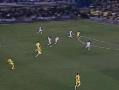 El jovencísimo jugador del Villarreal, Marcos, marca el único tanto del partido frente al Real Madrid.