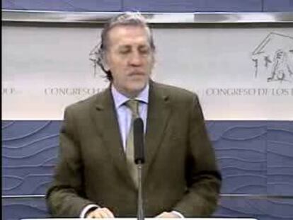 El PSOE acusa al PP de "cinismo" por apoyar la manifestación de la AVT