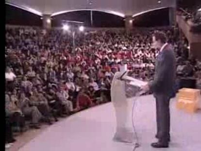 Rajoy: "Zapatero ya no vale porque ha demostrado que cuando se le presiona y chantajea, cede"