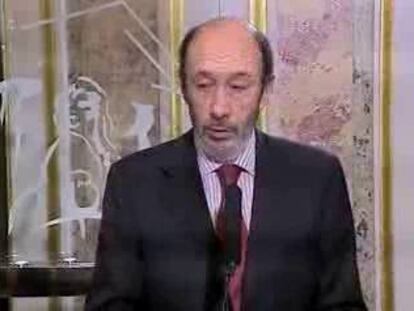 El ministro de Interior, Alfredo Pérez Rubalcaba, ha asegurado esta tarde que la "amplia operación" que está desarrollando la Guardia Civil contra las "infraestructuras" de ETA en el País Vasco sigue abierta. Por ahora son ocho los detenidos en la operación.