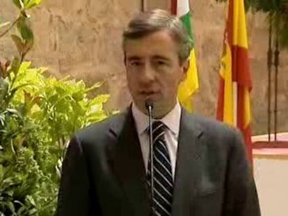 Afirma que los militantes del PP fueron detenidos "de manera antidemocrática".