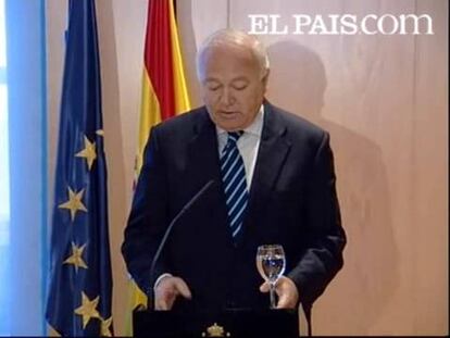 El ministro de Asuntos Exteriores, Miguel Ángel Moratinos, anunció, en una rueda de prensa en la sede del Ministerio, la liberación "inminente" de las tres auxiliares de vuelo y la sobrecargo de la compañía Girjet, retenidas en Chad acusadas de complicidad con la ONG francesa 'El Arca de Zoé' en un intento de secuestro de 103 niños.