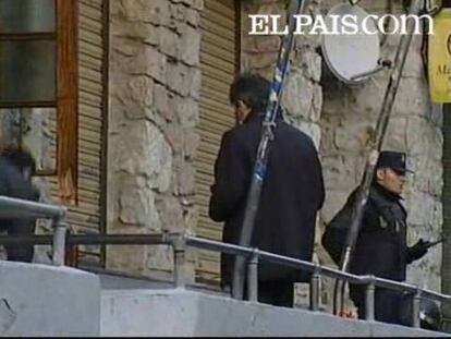 En la operación, que se saldó con cuatro detenidos, se realizaron varios registros en diferentes viviendas. La policía ha encontrado mucha documentación que podría contener importantes datos.