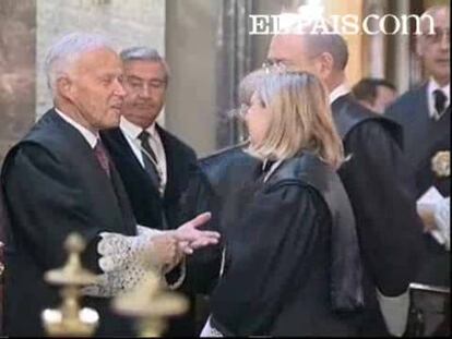 La Fiscalía pide hoy también al juez Garzón que suspenda las actividades de ambas formaciones.