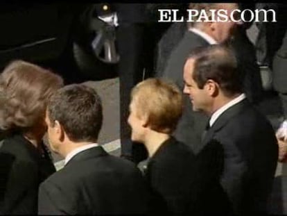 Don Juan Carlos depositó sobre el féretro el Collar de la Real y la Distinguida Orden de Carlos III