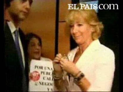 Aparece en Youtube un vídeo en el que la presidenta de la Comunidad de Madrid se encara a los manifestantes en la inauguración de un hospital.