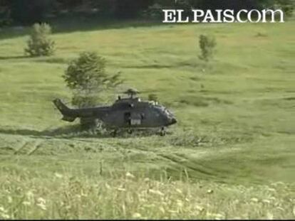 Un equipo del Ministerio de Defensa investiga en la zona lo ocurrido en el accidente.