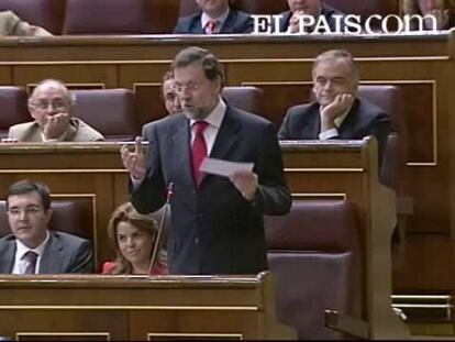 El líder del PP, Mariano Rajoy, ha asegurado hoy que el Gobierno socialista ha adoptado medidas de "cosmética" para afrontar la crisis económica y ha llegado a afirmar que José Luis Rodríguez Zapatero "empieza mal la legislatura y se le ve muy despistado"