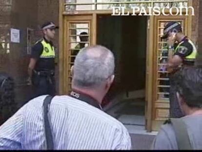 Agentes de la Policía Nacional han detenido a un hombre acusado de haber matado a tiros a un joven de 27 años este mediodía en Elche. Además fuentes policiales aseguran que víctima y verdugo eran conocidos.