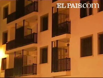 La Guardia Civil localizó un zulo de ETA en Ezcaray (La Rioja), relacionado con las últimas detenciones del 'Comando Vizcaya' de la banda terrorista. El hallazgo de este zulo, situado en las proximidades de la estación de esquí de Valdezcaray, está vinculado a la operación que lleva a cabo la Guardia Civil y que permitió la desarticulación del 'complejo Vizcaya' de ETA.Los nueve detenidos, entre los que se encuentra el jefe del comando, Arkaitz Goikoetxea, tenían previsto perpetrar un atentado de grandes dimensiones en el País Vasco.Dentro de esta operación de desarticulación del comanda Vizcaya, los Cuerpos y Fuerzas de Seguridad del Estado efectuaron más de una veintena de registros en domicilios de diversos lugares de España, entre ellos, en Ezcaray.