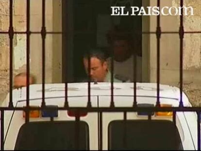 La mujer en cuya defensa acudió el profesor y periodista Jesús Neira y por la que recibió una paliza que le mantiene ingresado en coma en un hospital de Madrid, declaró hoy que el agresor, identificado como Antonio Puertas y que se encuentra detenido en Alicante, "es una bellísima persona" y no la maltrató. Sobre la agresión al propio Neira, Sandra explicó que "Antonio Puertas no estaba bien y le faltaba su medicación" y negó haber visto cómo golpeaba al profesor. " Mañana declarará en un juzgado de Madrid el agresor de Jesús Neira.