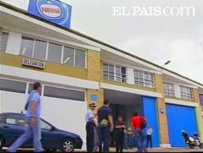Cuatro encapuchados se presentaron a primera hora de la mañana en la planta de distribución de congelados de la empresa Camy-Nestlé en Tarragona. Obligaron a los cuatro trabajadores que estaban en la planta a entregarles del dinero que había en el interior. En total eran 7.000 euros, de los que se apoderaron a punta de escopeta y con un gran machete con el que intimidaron a los empleados. Al parecer, según las primeras investigaciones, al escopeta pudo dispararse de forma fortuita acabando con la vida de uno de los empleados de 37 años. Los atracadores huyeron en una furgoneta de color rojo.