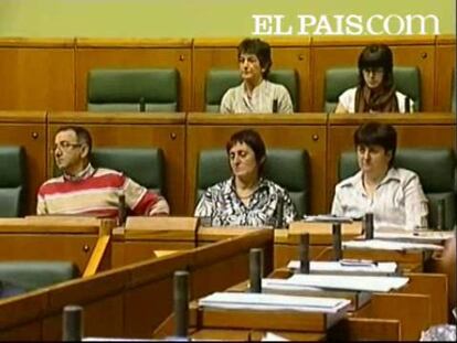 El Partido Comunista de las Tierras Vascas (PCTV-EHAK) ha sido ilegalizado por el Tribunal Supremo tras casi tres años y medio de actividad en el Parlamento vasco, durante los cuales no ha condenado las acciones de ETA. El Supremo dice que desde el PCTV se ha financiado la ilegalizada Batasuna. El Partido Comunista de las tierras Vascas es el paraguas bajo el cual está presente la izquierda abertzale en el Parlamento Vasco, con 9 parlamentarios. Ellos seguirán en sus escaños pero su grupo tendrá que disolverse.