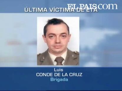 Luis Conde estaba pasando dos días de vacaciones en la residencia militar de Santoña, Cantabria. Horas antes de su regreso a su pueblo, los asesinos le quitan la vida. Un destino truncado a los 46 años de edad. Una mujer que se queda viuda y un hijo que se queda, por una acción terrorista, sin padre. Militar por convencimiento, brigada, procedente de Segovia y más concretamente del barrio de San Lorenzo. Los vecinos recibieron ayer la noticia con mucha tristeza y en su agencia de viajes recuerdan lo que Luis disfrutaba viajando. Su hobbie era conocer mundo. Santoña fue su último viaje. Estaba destinado en la Academia de Artilleria de Segovia, su hijo es alumno de la academia. Seguirá los pasos de su padre.