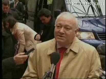 El ministro de Asuntos Exteriores, Miguel Ángel Moratinos, ha rechazado plantear un debate para enviar más tropas españolas a Afganistán y considera que la muerte de dos soldados en un atentado suicida "ha dejado patente el compromiso de España" en la reconstrucción del país. Por su parte, el secretario de Estado de Defensa, Constantino Méndez, ha ofrecido el último parte sobre el estado de los heridos en el atentado de ayer.