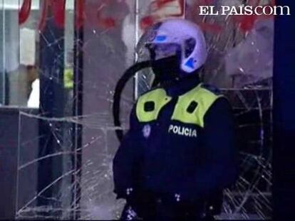 Esta mañana podían verse aún en el centro de Madrid los detrozos siguieron a la manifestación no autorizada organizada en solidaridad con el joven muerto en Atenas a manos de la Policía celebrada la pasada noche en Madrid. Ésta terminó con altercados, destrozos, varios heridos y detenidos en la céntrica calle de Montera y la Puerta del Sol.