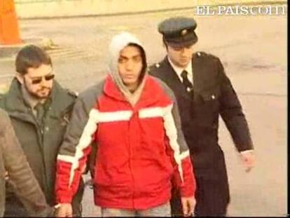 Hoy ha comenzado en la Audiencia Provincial de Madrid el juicio contra 12 <i>latin king</i> por la muerte del dominicano Jimmy Junior Ureña del Villar, un joven de 18 años que murió apuñalado en noviembre de 2005 en una plaza de Ciudad Lineal de Madrid. Los procesados se enfrentan a una petición de 26 y 27 años de prisión por asociación ilícita y asesinato.