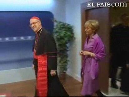 El secretario de Estado de El Vaticano, el cardenal Tarcisio Bertone, se ha reunido esta mañana con la vicepresidenta del Gobierno, María Teresa Fernández de la Vega. Durante el encuentro con los medios de comunicación, no ha escatimado en elogios a De la Vega.