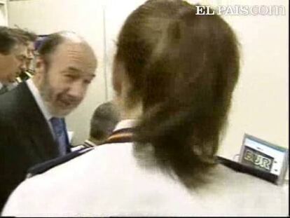 El ministro de Interior ha visitado el puesto fronterizo del Aeropuerto de Barajas