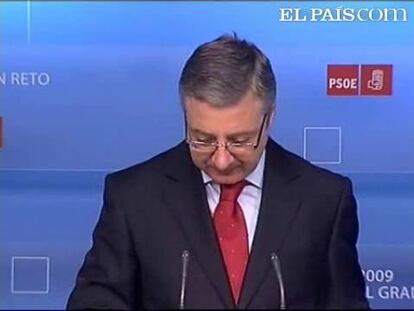 El vicesecretario general del PSOE, José Blanco, ha comparecido ante los medios de comunicación en una declaración sin preguntas pasadas las 23.00. De las elecciones del País Vasco, Blanco ha juzgado que los socialistas han tenido "un éxito histórico", con el mejor resultado en unas elecciones autonómicas.