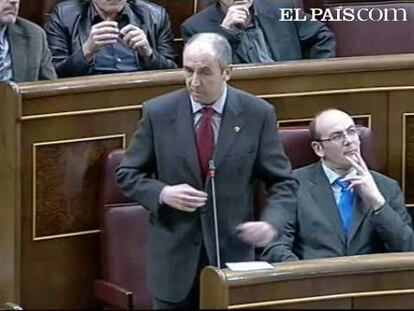 El portavoz del PNV en el Congreso, Josu Erkoreka, ha acusado al Ejecutivo de utilizar al Poder Judicial para sacar rendimiento electoral. En la primera sesión de control tras los comicios en Euskadi, Erkoreka le ha preguntado a Zapatero sobre la separación de poderes y ha asegurado que está convencido de que tras las actuaciones judiciales contra los radicales y la operación del juez Garzón contra el PP "se encontraba la mano calculadora e interesada del Gobierno".