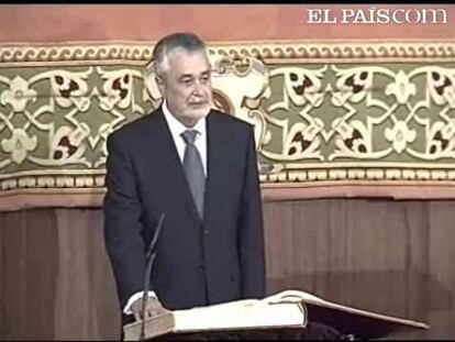 En un acto celebrado en el Parlamento andaluz con la presencia de los futuros consejeros de su Gobierno, entre ellos la todavía alcaldesa de Córdoba, Rosa Aguilar (IU),