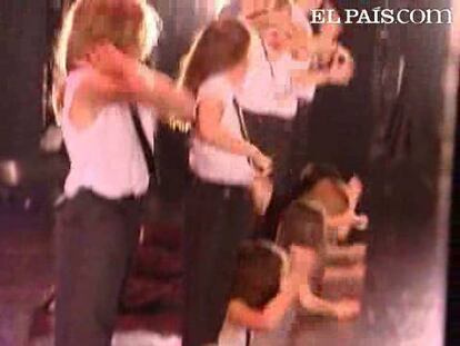 Este fin de semana hemos podido disfrutar de 24 horas seguidas de danza en el teatro de Madrid en la celebración de su VIII Maratón de Danza. La actividad no ha cesado en todos los rincones del Teatro con multitud de actuaciones y animaciones. Cada compañía ha presentado un fragmento coreográfico de no más de 8 minutos y sin límite de edad entre los intérpretes. Este certamen se ha consolidado como una de las plataformas más importantes para los jóvenes bailarines y coreógrafos emergentes españoles que se expresan a través de las distintas modalidades de la danza.