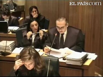 Estacionado en el aparcamiento de una estación de esquí, el dueño de la furgoneta que explotó en la T-4 de Barajas el 30 de enero de 2006, se disponía a cenar cuando varios individuos con los rostros tapados le apuntaron con una pistola.