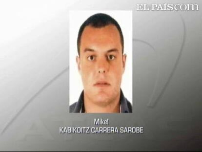 El presunto número uno de ETA, Mikel Kabikoitz Carrera Sarobe, ha sido detenido esta madrugada en el sur de Francia. El actual jefe militar de la banda terrorista ha sido capturado junto a otros tres etarras en una operación conjunta. Mikel Karrera fue quien alquiló la furgoneta cargada con explosivos interceptada por la Guardia Civil en Zamora el 9 de enero de este año.